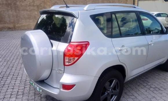 Nunua Ilio tumika Toyota RAV4 Fedha Gari ndani ya Beitbridge nchini Matabeleland Kusini Nunua Ilio tumika Toyota RAV4 Fedha Gari ndani ya Beitbridge nchini Matabeleland Kusini