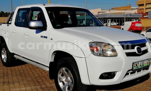 Nunua Ilio tumika Mazda BT-50 Nyeupe Gari ndani ya Beitbridge nchini Matabeleland Kusini Nunua Ilio tumika Mazda BT-50 Nyeupe Gari ndani ya Beitbridge nchini Matabeleland Kusini