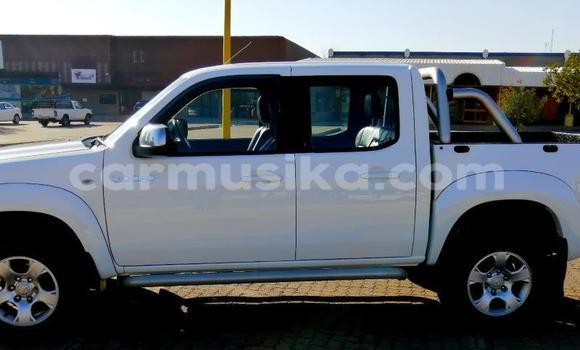 Nunua Ilio tumika Mazda BT-50 Nyeupe Gari ndani ya Beitbridge nchini Matabeleland Kusini Nunua Ilio tumika Mazda BT-50 Nyeupe Gari ndani ya Beitbridge nchini Matabeleland Kusini
