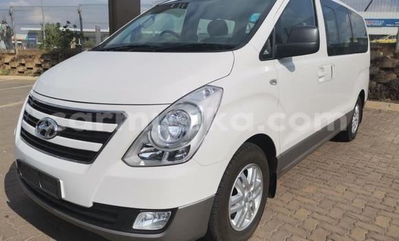Acheter Occasion Voiture Hyundai H1 Blanc à Beitbridge, Matabeleland South Acheter Occasion Voiture Hyundai H1 Blanc à Beitbridge, Matabeleland South