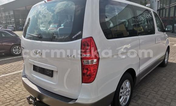 Acheter Occasion Voiture Hyundai H1 Blanc à Beitbridge, Matabeleland South Acheter Occasion Voiture Hyundai H1 Blanc à Beitbridge, Matabeleland South