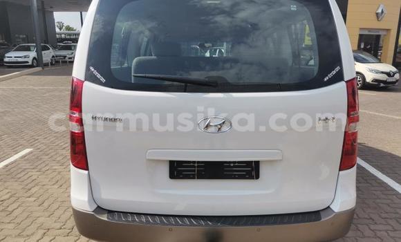 Acheter Occasion Voiture Hyundai H1 Blanc à Beitbridge, Matabeleland South Acheter Occasion Voiture Hyundai H1 Blanc à Beitbridge, Matabeleland South