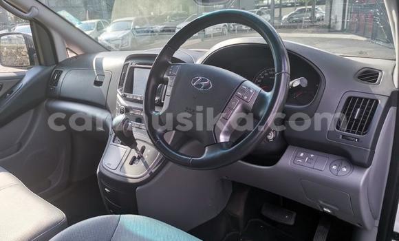 Acheter Occasion Voiture Hyundai H1 Blanc à Beitbridge, Matabeleland South Acheter Occasion Voiture Hyundai H1 Blanc à Beitbridge, Matabeleland South