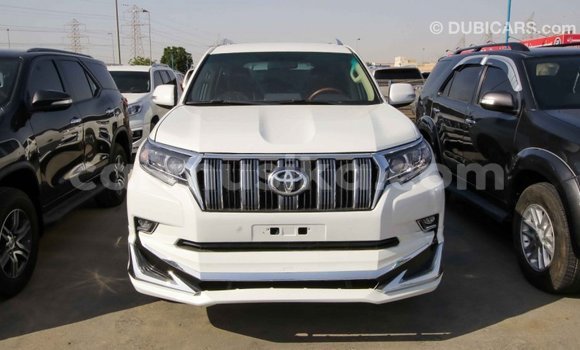 Acheter Import Voiture Toyota Prado Blanc à Import - Dubai, Harare Acheter Import Voiture Toyota Prado Blanc à Import - Dubai, Harare