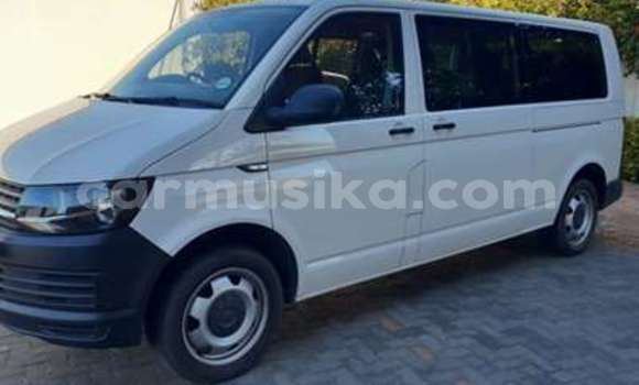 Nunua Ilio tumika Volkswagen Transporter Nyeupe Gari ndani ya Beitbridge nchini Matabeleland Kusini Nunua Ilio tumika Volkswagen Transporter Nyeupe Gari ndani ya Beitbridge nchini Matabeleland Kusini