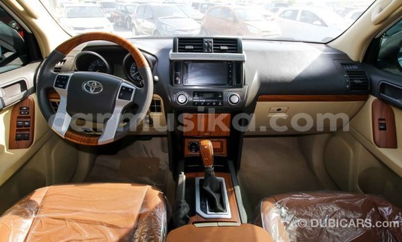 Acheter Import Voiture Toyota Prado Blanc à Import - Dubai, Harare Acheter Import Voiture Toyota Prado Blanc à Import - Dubai, Harare