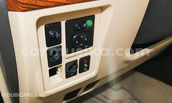 Acheter Import Voiture Toyota Prado Blanc à Import - Dubai, Harare Acheter Import Voiture Toyota Prado Blanc à Import - Dubai, Harare