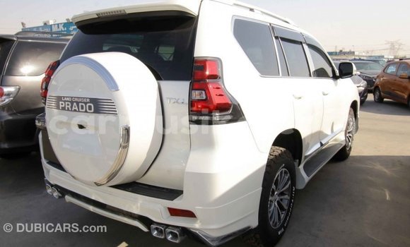 Acheter Import Voiture Toyota Prado Blanc à Import - Dubai, Harare Acheter Import Voiture Toyota Prado Blanc à Import - Dubai, Harare