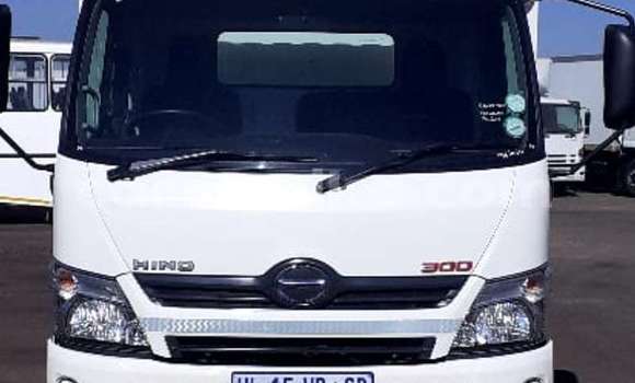 Buy Used Hino 300 Series White Truck in Beitbridge in Matabeleland South Buy Used Hino 300 Series White Truck in Beitbridge in Matabeleland South
