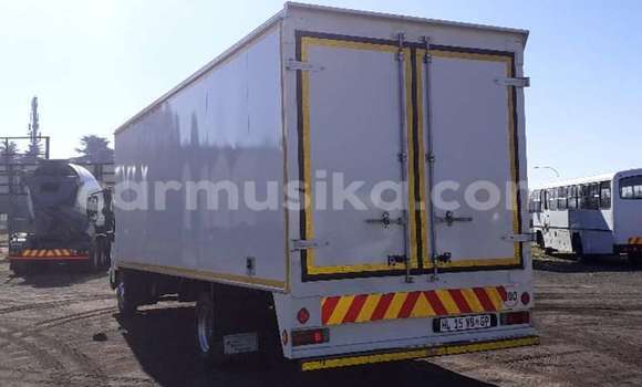 Buy Used Hino 300 Series White Truck in Beitbridge in Matabeleland South Buy Used Hino 300 Series White Truck in Beitbridge in Matabeleland South