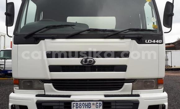 Nunua Ilio tumika Nissan UD Nyeupe Lori ndani ya Beitbridge nchini Matabeleland Kusini Nunua Ilio tumika Nissan UD Nyeupe Lori ndani ya Beitbridge nchini Matabeleland Kusini