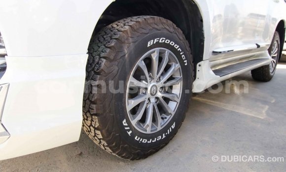 Acheter Import Voiture Toyota Prado Blanc à Import - Dubai, Harare Acheter Import Voiture Toyota Prado Blanc à Import - Dubai, Harare