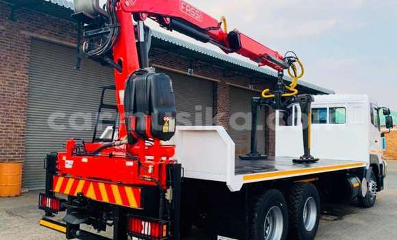 Nunua Ilio tumika Nissan UD Nyeupe Lori ndani ya Beitbridge nchini Matabeleland Kusini Nunua Ilio tumika Nissan UD Nyeupe Lori ndani ya Beitbridge nchini Matabeleland Kusini