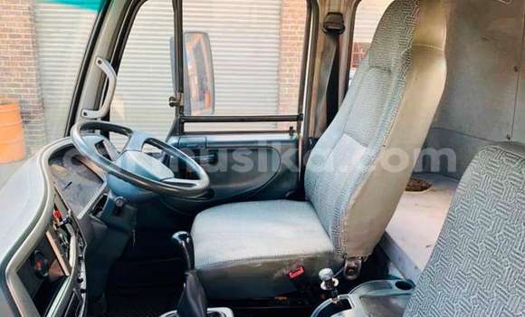 Nunua Ilio tumika Nissan UD Nyeupe Lori ndani ya Beitbridge nchini Matabeleland Kusini Nunua Ilio tumika Nissan UD Nyeupe Lori ndani ya Beitbridge nchini Matabeleland Kusini