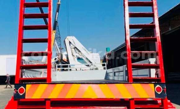 Nunua Ilio tumika Nissan UD Nyeupe Lori ndani ya Beitbridge nchini Matabeleland Kusini Nunua Ilio tumika Nissan UD Nyeupe Lori ndani ya Beitbridge nchini Matabeleland Kusini