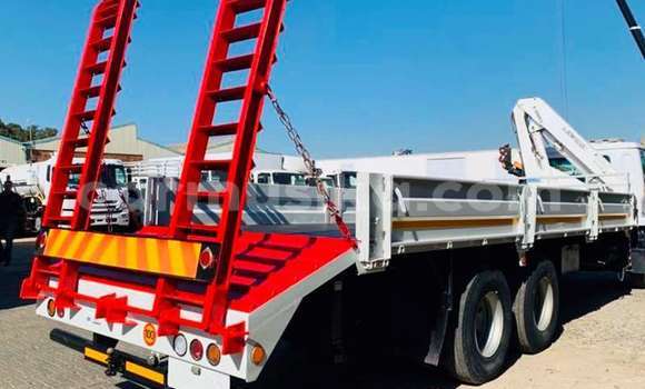 Nunua Ilio tumika Nissan UD Nyeupe Lori ndani ya Beitbridge nchini Matabeleland Kusini Nunua Ilio tumika Nissan UD Nyeupe Lori ndani ya Beitbridge nchini Matabeleland Kusini