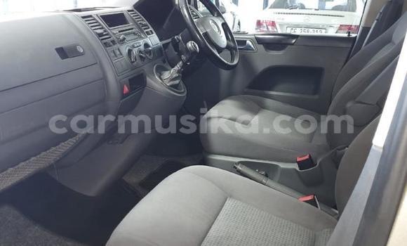 Acheter Occasion Voiture Volkswagen Caravelle Gris à Beitbridge, Matabeleland South Acheter Occasion Voiture Volkswagen Caravelle Gris à Beitbridge, Matabeleland South