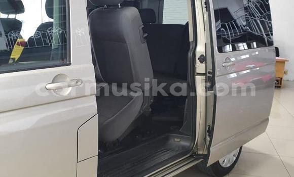 Acheter Occasion Voiture Volkswagen Caravelle Gris à Beitbridge, Matabeleland South Acheter Occasion Voiture Volkswagen Caravelle Gris à Beitbridge, Matabeleland South