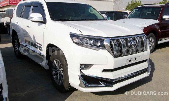 Acheter Import Voiture Toyota Prado Blanc à Import - Dubai, Harare Acheter Import Voiture Toyota Prado Blanc à Import - Dubai, Harare
