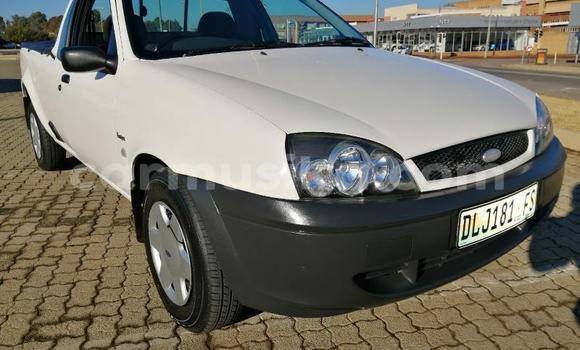 Nunua Ilio tumika Ford B-MAX Nyeupe Gari ndani ya Beitbridge nchini Matabeleland Kusini Nunua Ilio tumika Ford B-MAX Nyeupe Gari ndani ya Beitbridge nchini Matabeleland Kusini