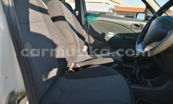 Nunua Ilio tumika Ford B-MAX Nyeupe Gari ndani ya Beitbridge nchini Matabeleland Kusini Nunua Ilio tumika Ford B-MAX Nyeupe Gari ndani ya Beitbridge nchini Matabeleland Kusini