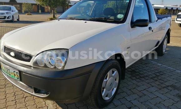 Nunua Ilio tumika Ford B-MAX Nyeupe Gari ndani ya Beitbridge nchini Matabeleland Kusini Nunua Ilio tumika Ford B-MAX Nyeupe Gari ndani ya Beitbridge nchini Matabeleland Kusini