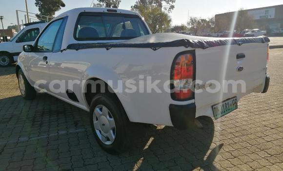 Nunua Ilio tumika Ford B-MAX Nyeupe Gari ndani ya Beitbridge nchini Matabeleland Kusini Nunua Ilio tumika Ford B-MAX Nyeupe Gari ndani ya Beitbridge nchini Matabeleland Kusini