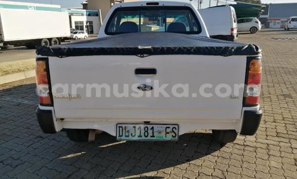 Nunua Ilio tumika Ford B-MAX Nyeupe Gari ndani ya Beitbridge nchini Matabeleland Kusini Nunua Ilio tumika Ford B-MAX Nyeupe Gari ndani ya Beitbridge nchini Matabeleland Kusini