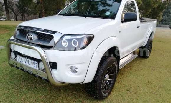 Nunua Ilio tumika Toyota Hilux Nyeupe Gari ndani ya Beitbridge nchini Matabeleland Kusini