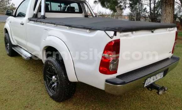 Acheter Occasion Voiture Toyota Hilux Blanc à Beitbridge, Matabeleland South Acheter Occasion Voiture Toyota Hilux Blanc à Beitbridge, Matabeleland South