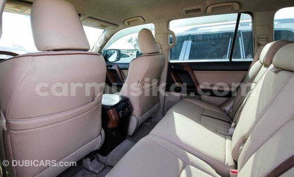 Acheter Import Voiture Toyota Prado Blanc à Import - Dubai, Harare Acheter Import Voiture Toyota Prado Blanc à Import - Dubai, Harare