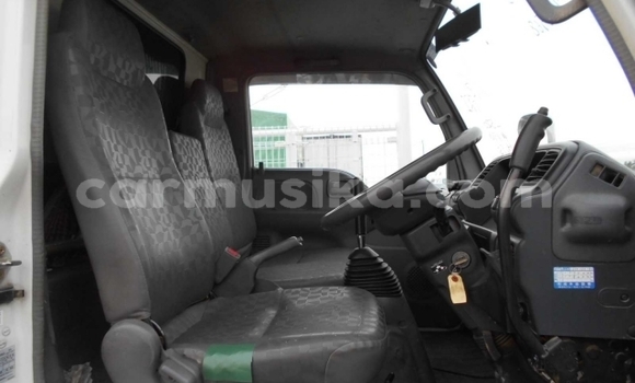 Nunua Ilio tumika Isuzu Elf Nyeupe Lori ndani ya Beitbridge nchini Matabeleland Kusini Nunua Ilio tumika Isuzu Elf Nyeupe Lori ndani ya Beitbridge nchini Matabeleland Kusini