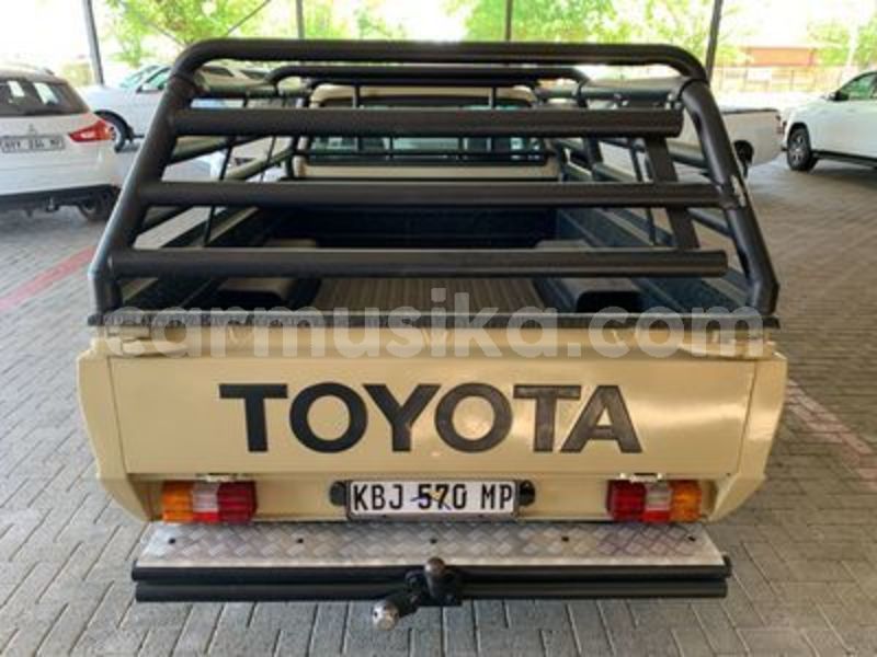 Big with watermark toyota hilux matabeleland south beitbridge 18138