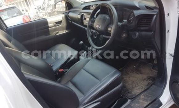 Acheter Occasion Voiture Toyota Hilux Blanc à Beitbridge, Matabeleland South Acheter Occasion Voiture Toyota Hilux Blanc à Beitbridge, Matabeleland South