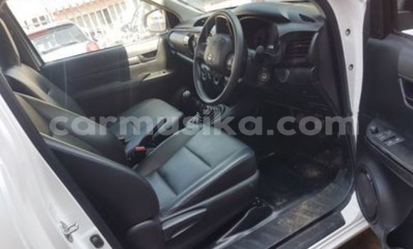 Acheter Occasion Voiture Toyota Hilux Blanc à Beitbridge, Matabeleland South Acheter Occasion Voiture Toyota Hilux Blanc à Beitbridge, Matabeleland South