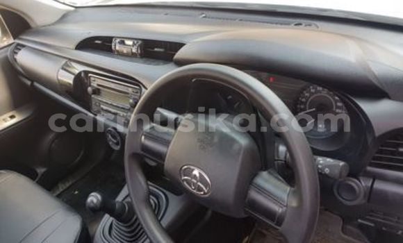 Acheter Occasion Voiture Toyota Hilux Blanc à Beitbridge, Matabeleland South Acheter Occasion Voiture Toyota Hilux Blanc à Beitbridge, Matabeleland South