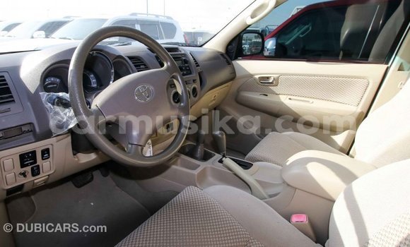 Acheter Import Voiture Toyota Fortuner Blanc à Import - Dubai, Harare Acheter Import Voiture Toyota Fortuner Blanc à Import - Dubai, Harare