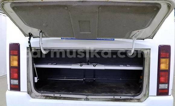 Acheter Occasion Voiture Nissan Serena Blanc à Beitbridge, Matabeleland South Acheter Occasion Voiture Nissan Serena Blanc à Beitbridge, Matabeleland South