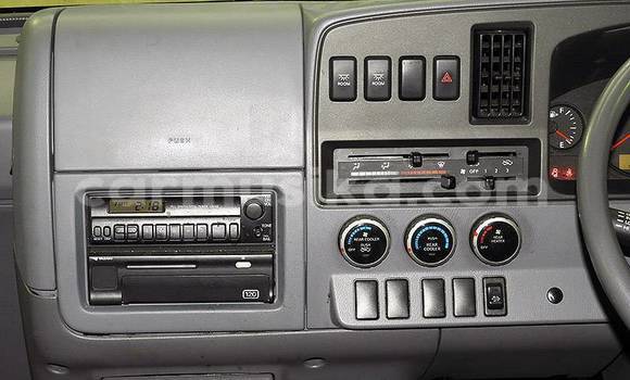 Acheter Occasion Voiture Nissan Serena Blanc à Beitbridge, Matabeleland South Acheter Occasion Voiture Nissan Serena Blanc à Beitbridge, Matabeleland South