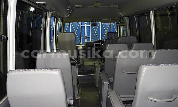 Acheter Occasion Voiture Nissan Serena Blanc à Beitbridge, Matabeleland South Acheter Occasion Voiture Nissan Serena Blanc à Beitbridge, Matabeleland South