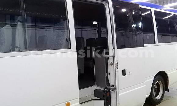 Acheter Occasion Voiture Nissan Serena Blanc à Beitbridge, Matabeleland South Acheter Occasion Voiture Nissan Serena Blanc à Beitbridge, Matabeleland South