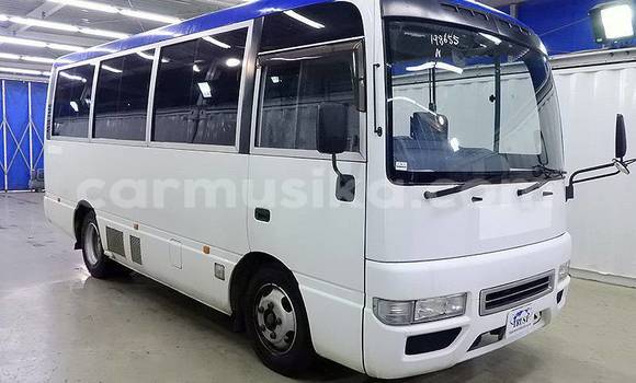 Acheter Occasion Voiture Nissan Serena Blanc à Beitbridge, Matabeleland South Acheter Occasion Voiture Nissan Serena Blanc à Beitbridge, Matabeleland South