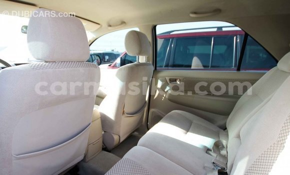 Acheter Import Voiture Toyota Fortuner Blanc à Import - Dubai, Harare Acheter Import Voiture Toyota Fortuner Blanc à Import - Dubai, Harare