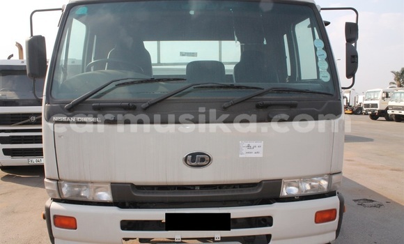 Tenga Tsaru Hino 300 Series Chena Rori in Beitbridge in Matabeleland South Tenga Tsaru Hino 300 Series Chena Rori in Beitbridge in Matabeleland South