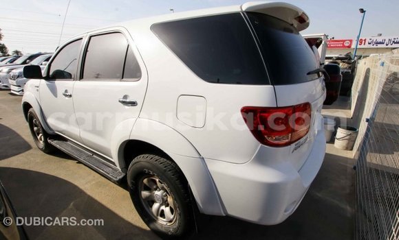 Acheter Import Voiture Toyota Fortuner Blanc à Import - Dubai, Harare Acheter Import Voiture Toyota Fortuner Blanc à Import - Dubai, Harare