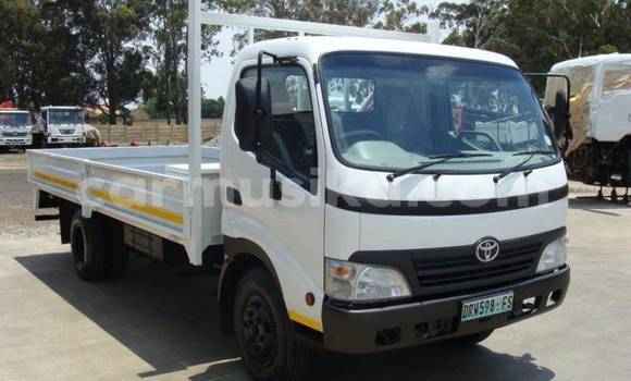 Tenga Tsaru Toyota Dyna Chena Mota in Beitbridge in Matabeleland South Tenga Tsaru Toyota Dyna Chena Mota in Beitbridge in Matabeleland South