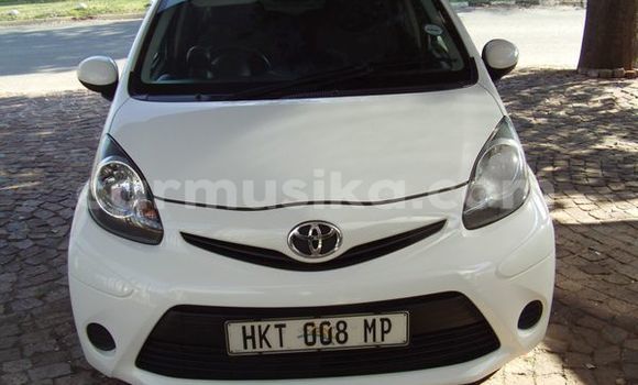 Buy Used Toyota Yaris White Car in Bulawayo in Bulawayo Buy Used Toyota Yaris White Car in Bulawayo in Bulawayo