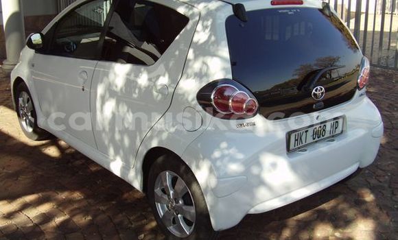 Buy Used Toyota Yaris White Car in Bulawayo in Bulawayo Buy Used Toyota Yaris White Car in Bulawayo in Bulawayo