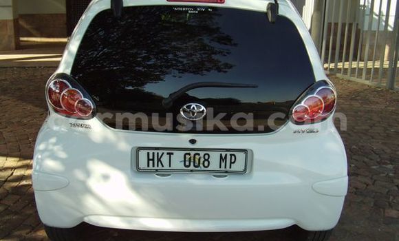 Buy Used Toyota Yaris White Car in Bulawayo in Bulawayo Buy Used Toyota Yaris White Car in Bulawayo in Bulawayo