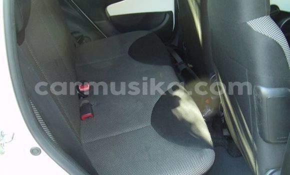 Buy Used Toyota Yaris White Car in Bulawayo in Bulawayo Buy Used Toyota Yaris White Car in Bulawayo in Bulawayo
